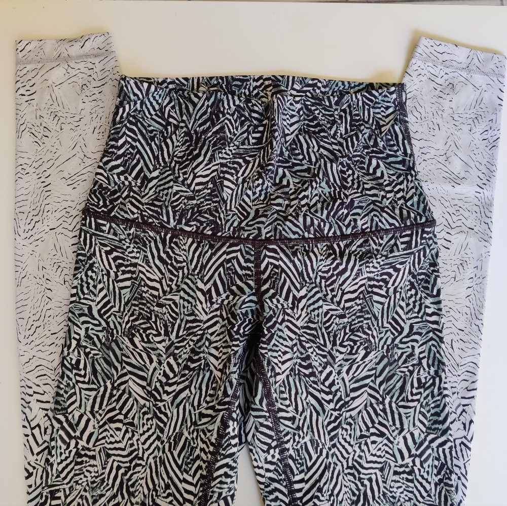 Lululemon workout Set - Picture 4 of 11